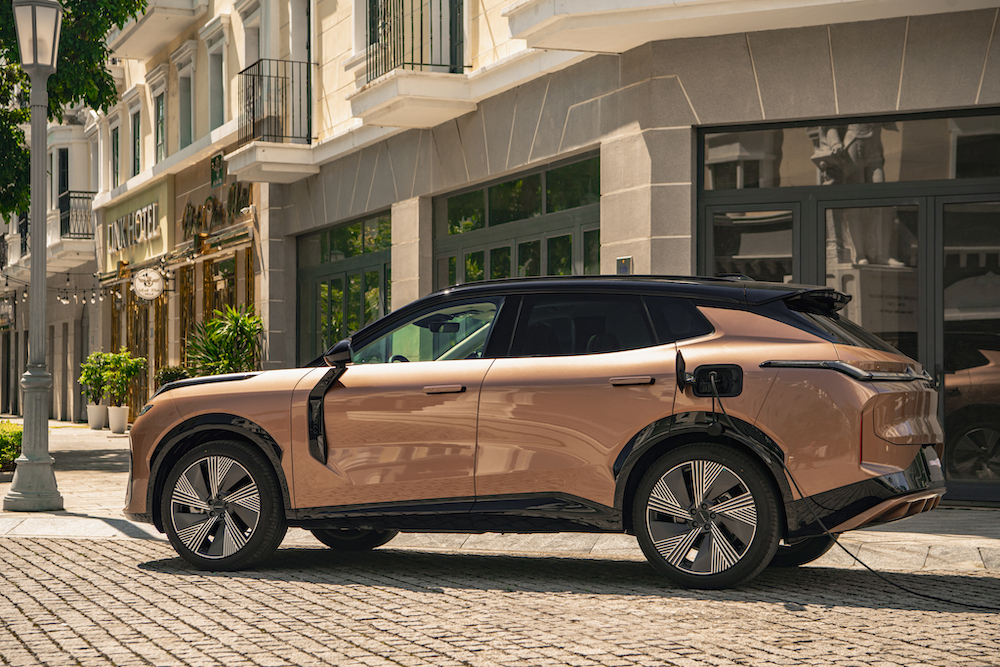 <i>Mẫu PHEV&nbsp;Lynk & Co 08 E-MP được giới thiệu tại thị trường Việt.</i>