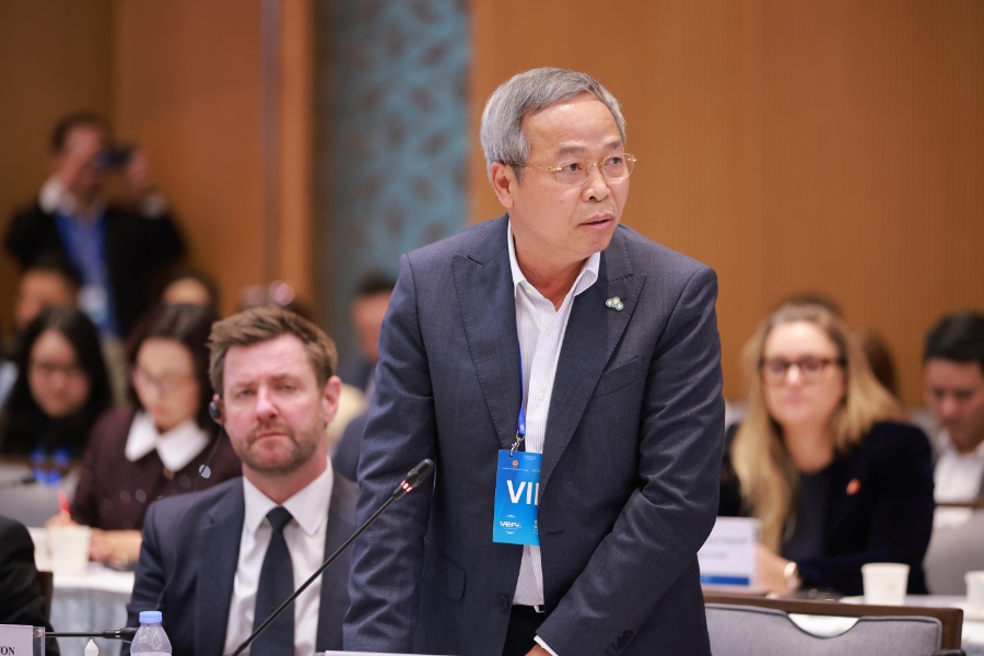 ông Nguyễn Trung Chính, Chủ tịch Tập đoàn Công nghệ CMC kiến nghị Chính phủ tiếp tục mạnh dạn giao khu vực tư nhân đầu tư, xây dựng và phát triển hạ tầng số quốc gia (trung tâm dữ liệu, cloud, AI, nền tảng số dùng chung…), thay vì chỉ dựa chủ yếu vào doanh nghiệp nhà nước.&nbsp;