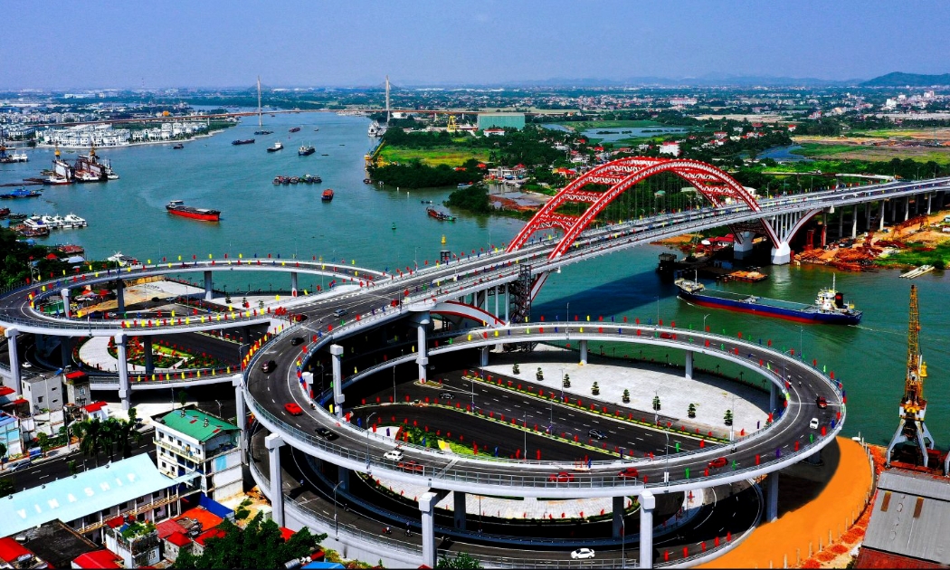 Tổng mức đầu tư toàn xã hội năm 2025 của Hải Phòng đạt 321.000 tỷ đồng, vượt mục tiêu đề ra (320.850 tỷ đồng) nhưng còn 4 chỉ tiêu kinh tế chủ yếu chưa đạt mục tiêu.