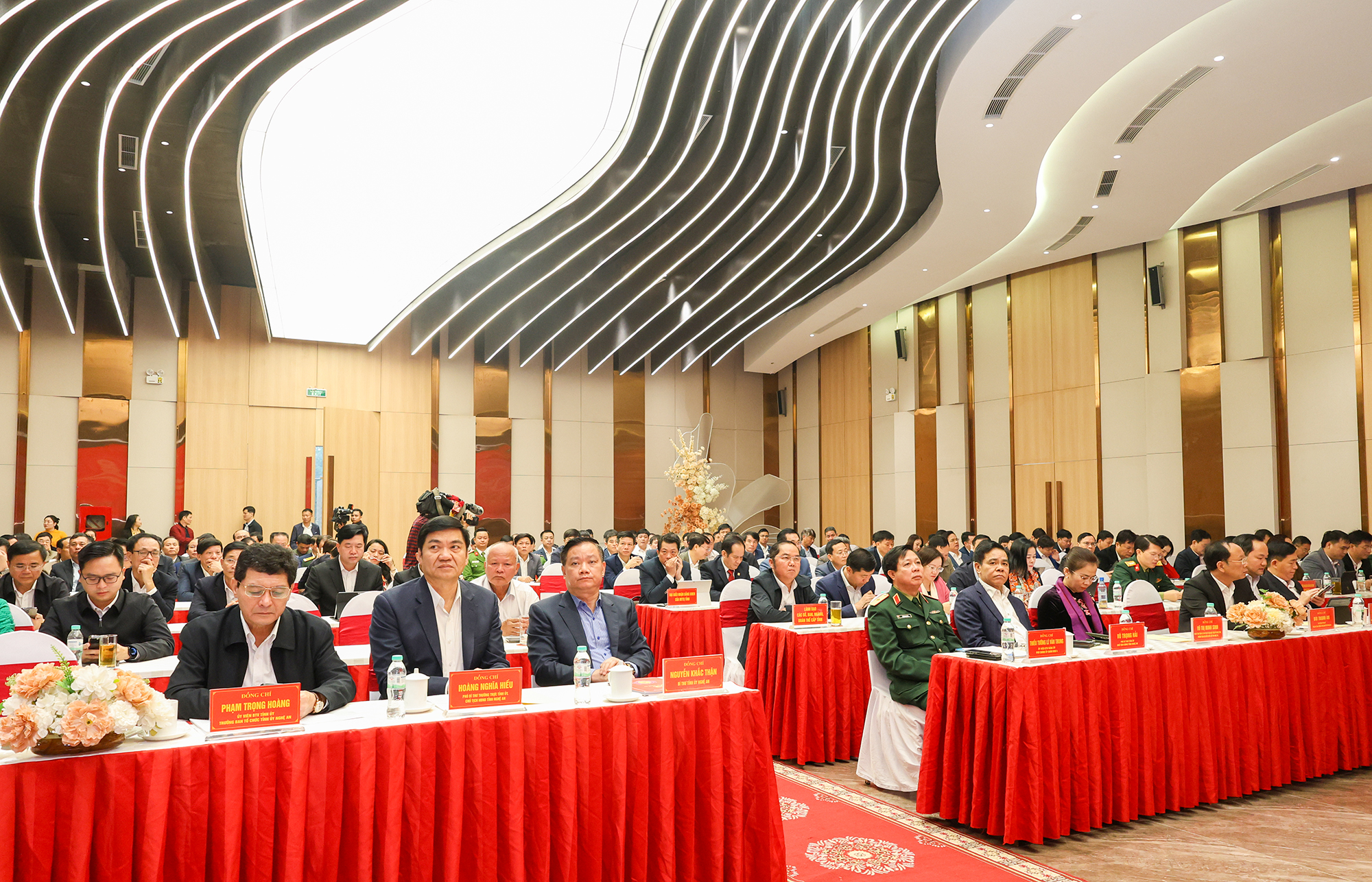 Các đại biểu tham dự hội nghị