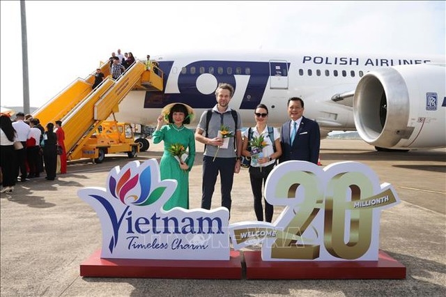 Vietnam welcomes 20 millionth foreign visitor in single year for first time