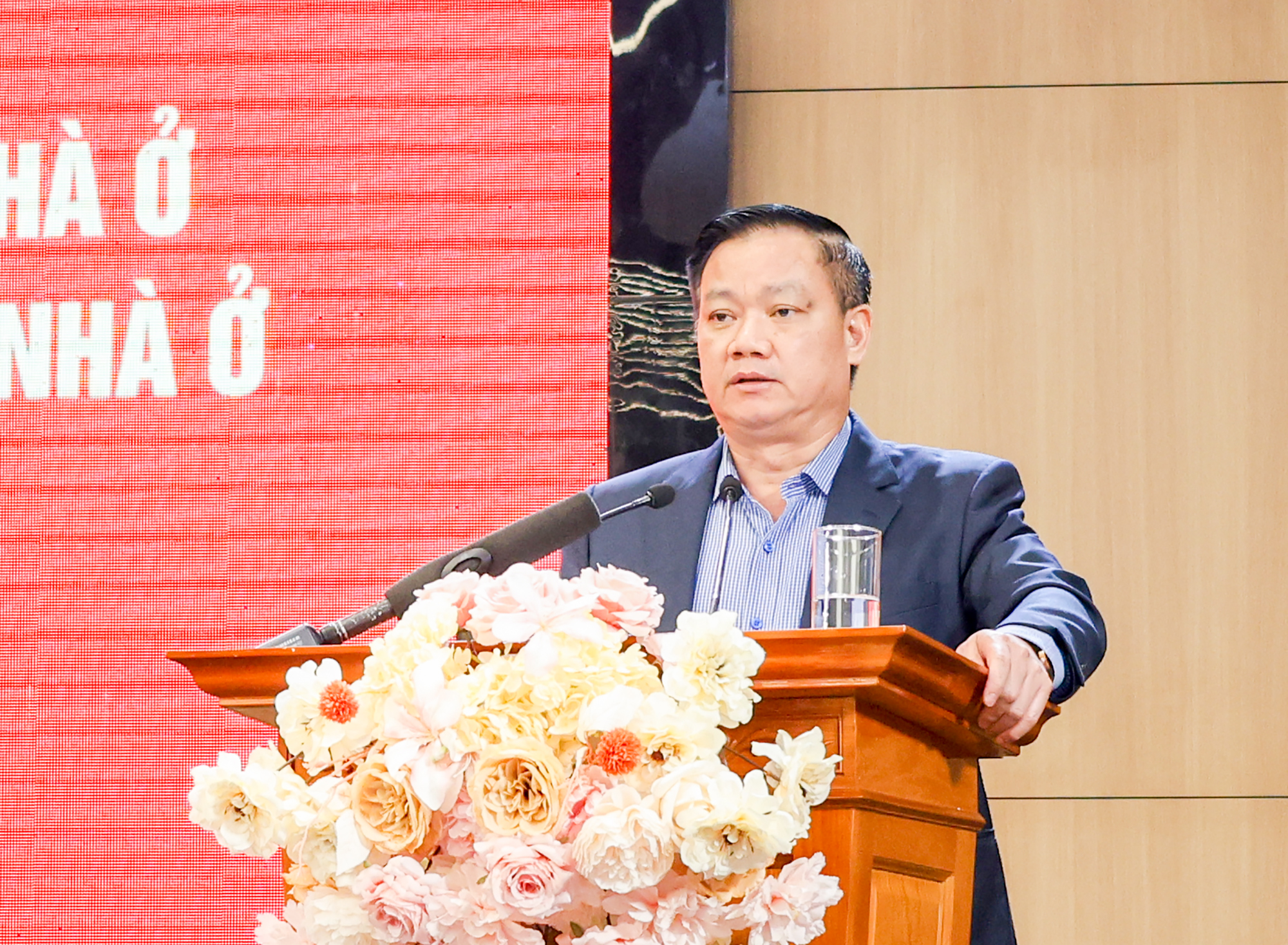 Bí thư Tỉnh ủy Nghệ An Nguyễn Khắc Thận phát biểu tại hội nghị