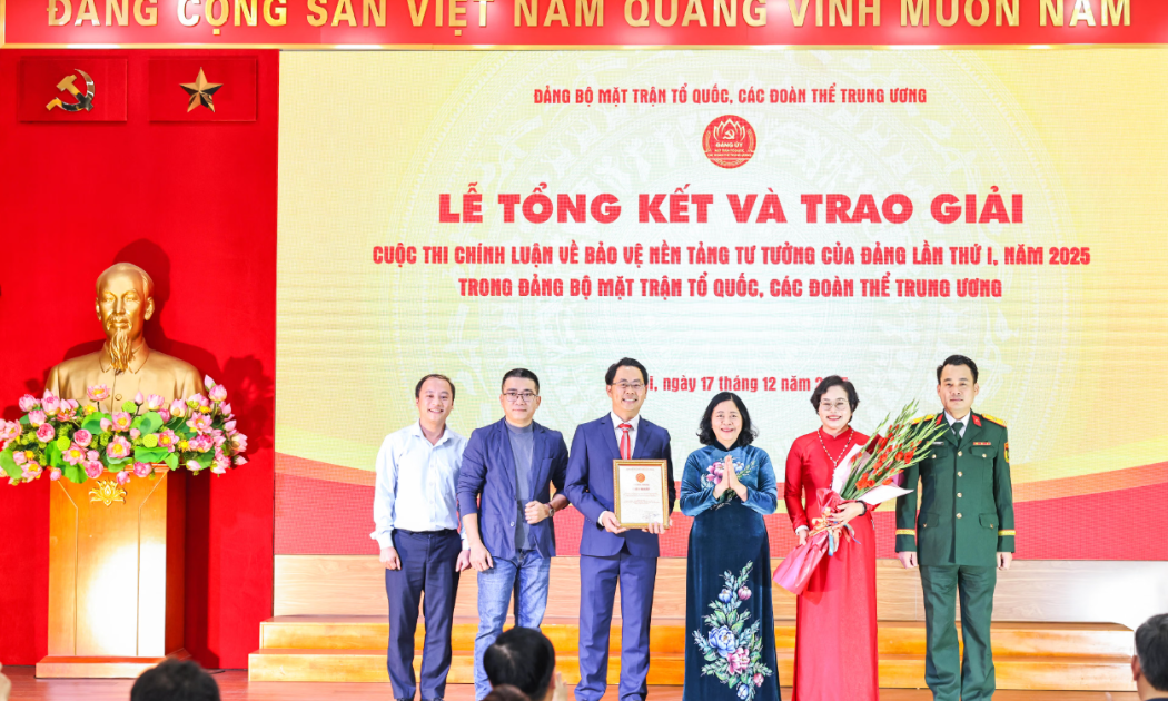 Trao giải Cuộc thi chính luận về bảo vệ nền tảng tư tưởng của Đảng 