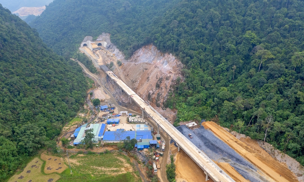 Một đoạn cao tốc Đồng Đăng - Trà Lĩnh với 2 hầm xuyên núi là Thất Khê và Đông Khê. Ảnh: Tập đoàn Đèo Cả.