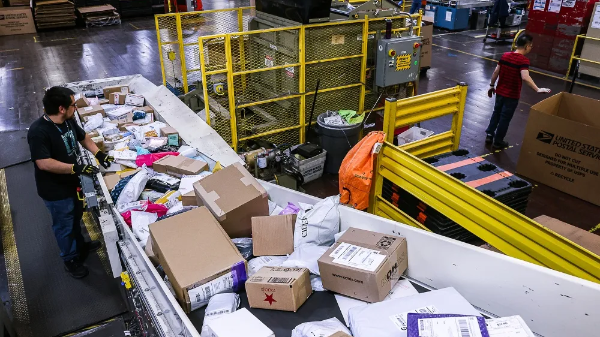 Mỹ thu được 1 tỷ USD thuế quan nhờ chấm dứt miễn trừ “de minimis”