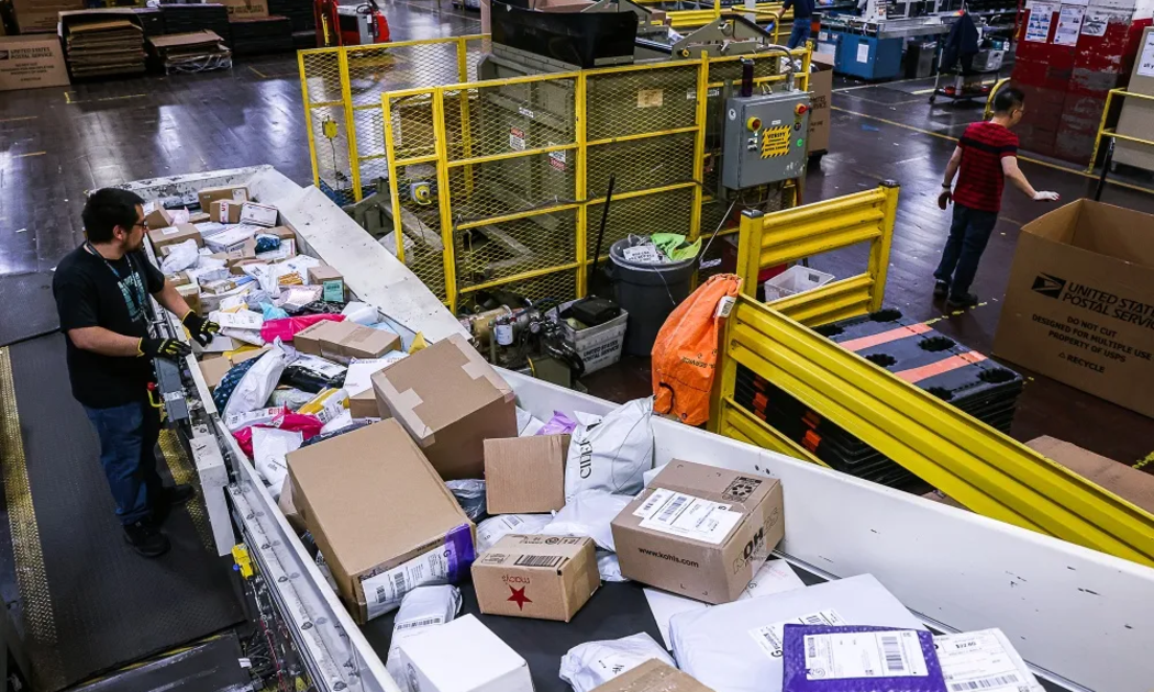 Mỹ thu được 1 tỷ USD thuế quan nhờ chấm dứt miễn trừ “de minimis”