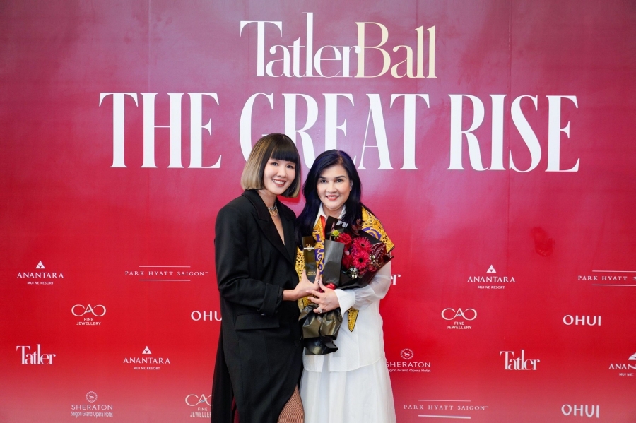 Phó Tổng giám đốc Tài chính Vietjet, bà Hồ Ngọc Yến Phương đại diện Tiến sĩ Nguyễn Thị Phương Thảo tham dự sự kiện. Ảnh: Văn Quang.