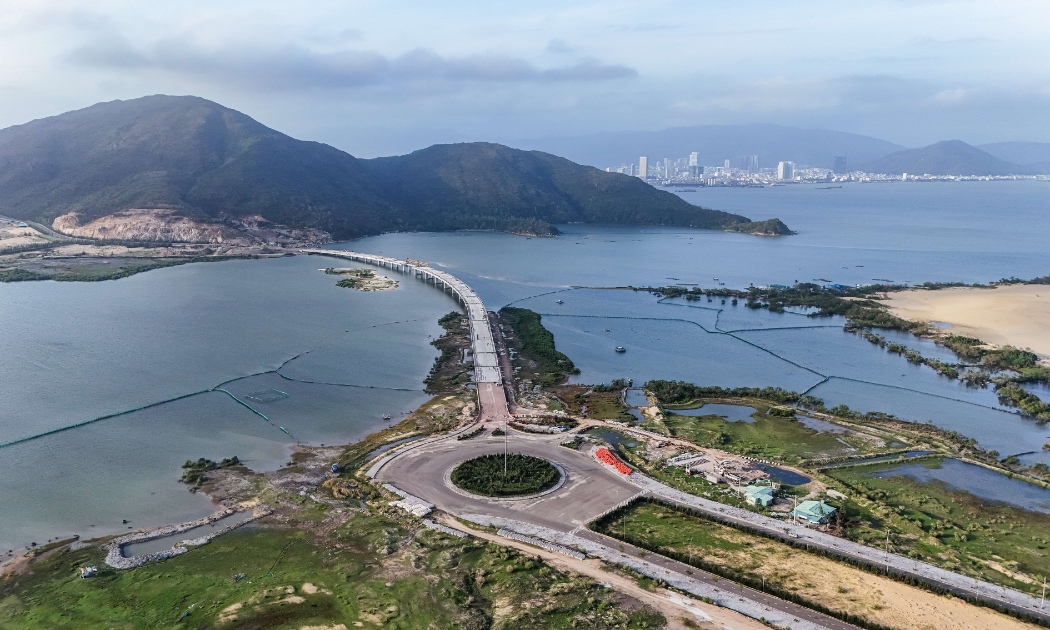 Hợp long cầu Hải Giang kết nối dự án MerryLand Quy Nhơn