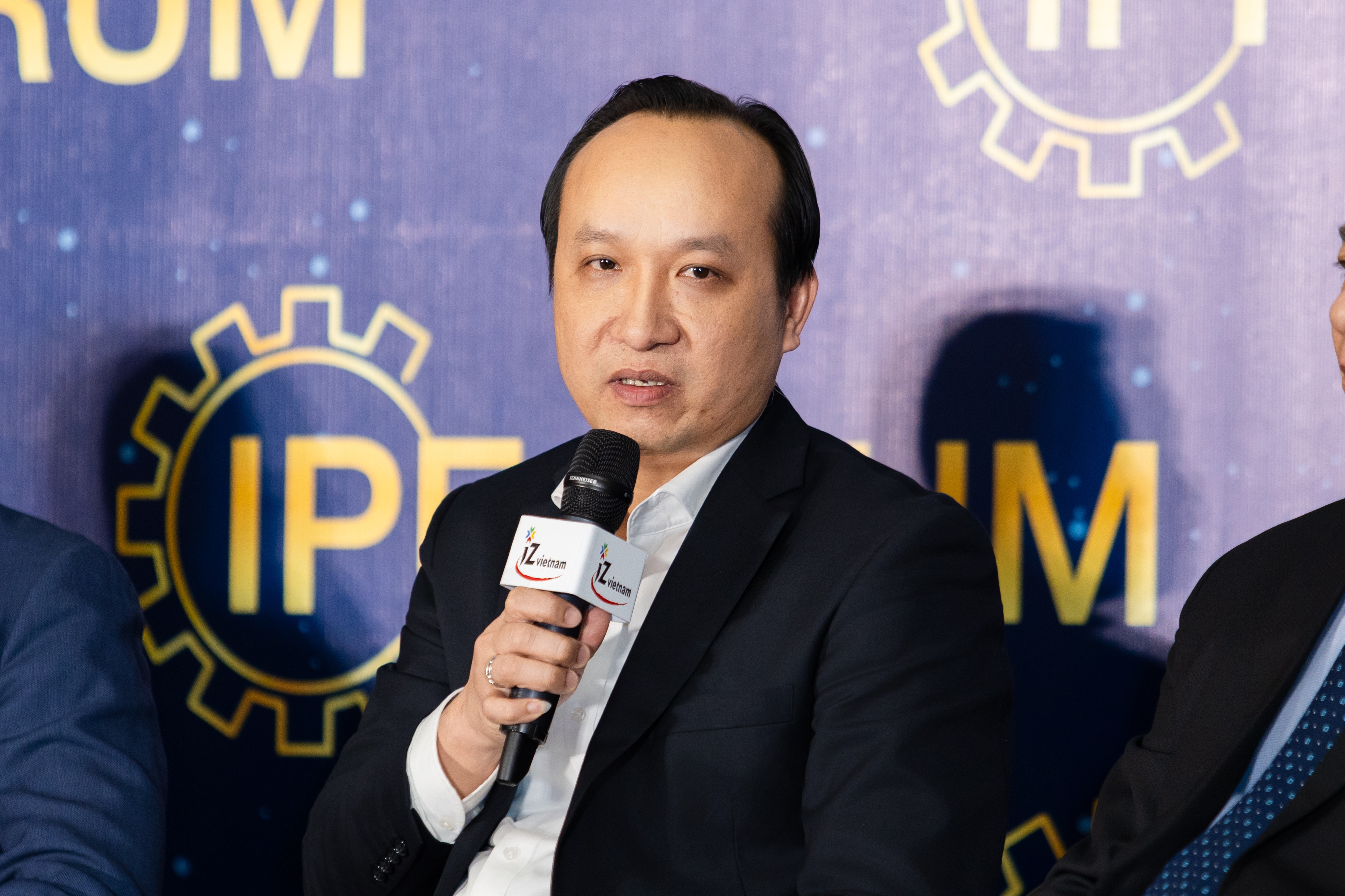 Ông Trương Văn Phong kêu gọi cộng đồng doanh nghiệp “quan tâm và nghiên cứu sâu hơn”, đồng thời bày tỏ mong muốn các nhà đầu tư có thể lựa chọn TP.Hồ Chí Minh là điểm đến trong giai đoạn tới.