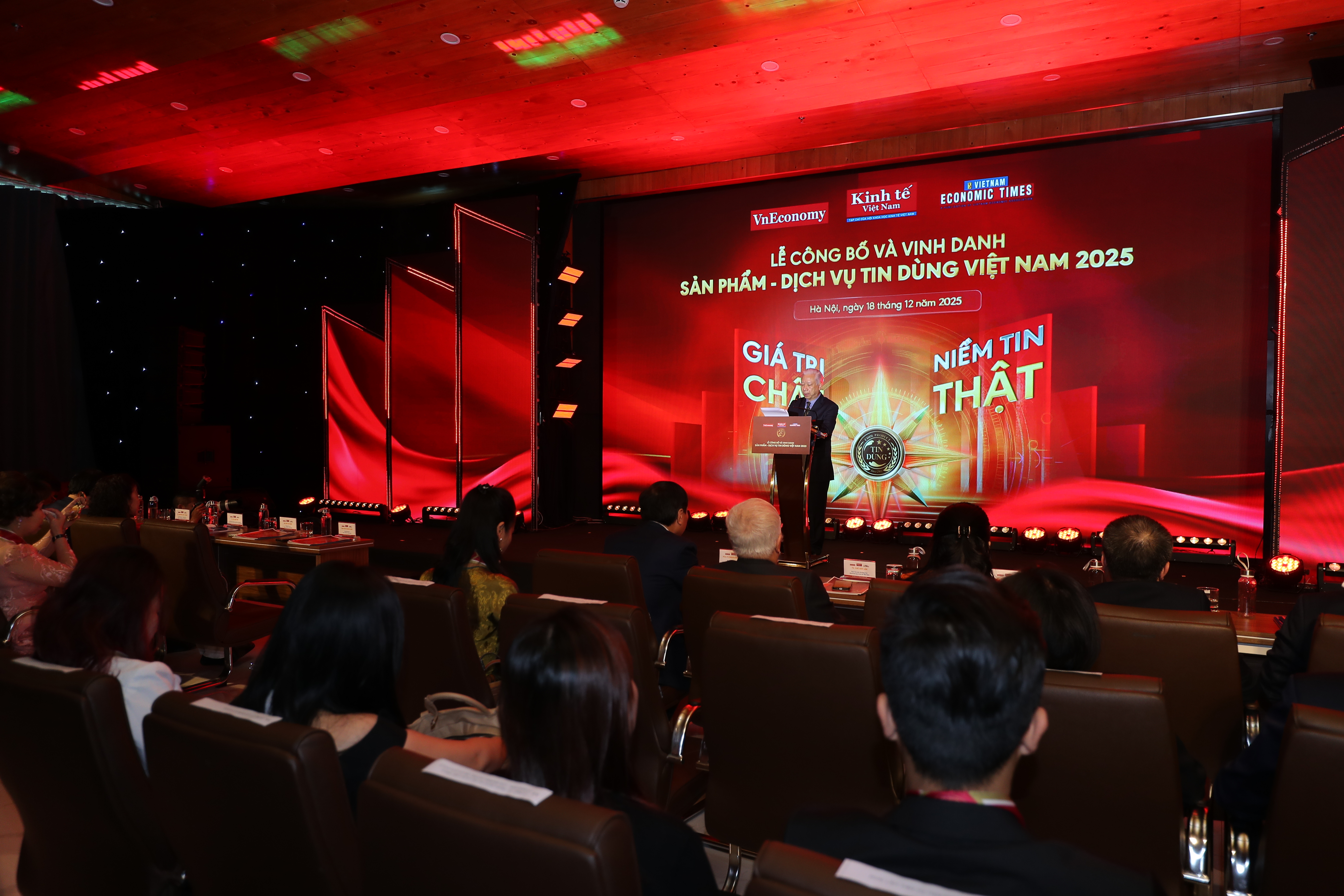 Năm 2025, chủ đề trọng tâm của chương trình Tin Dùng Việt Nam là: “Giá trị chất – Niềm tin thật”. Theo đó, chương trình đặc biệt vinh danh các sản phẩm, dịch vụ có chất lượng tốt, có bản sắc riêng, đồng thời tích cực, chủ động số hóa, minh bạch thông tin, đảm bảo các hoạt động kinh doanh bền vững và có trách nhiệm.