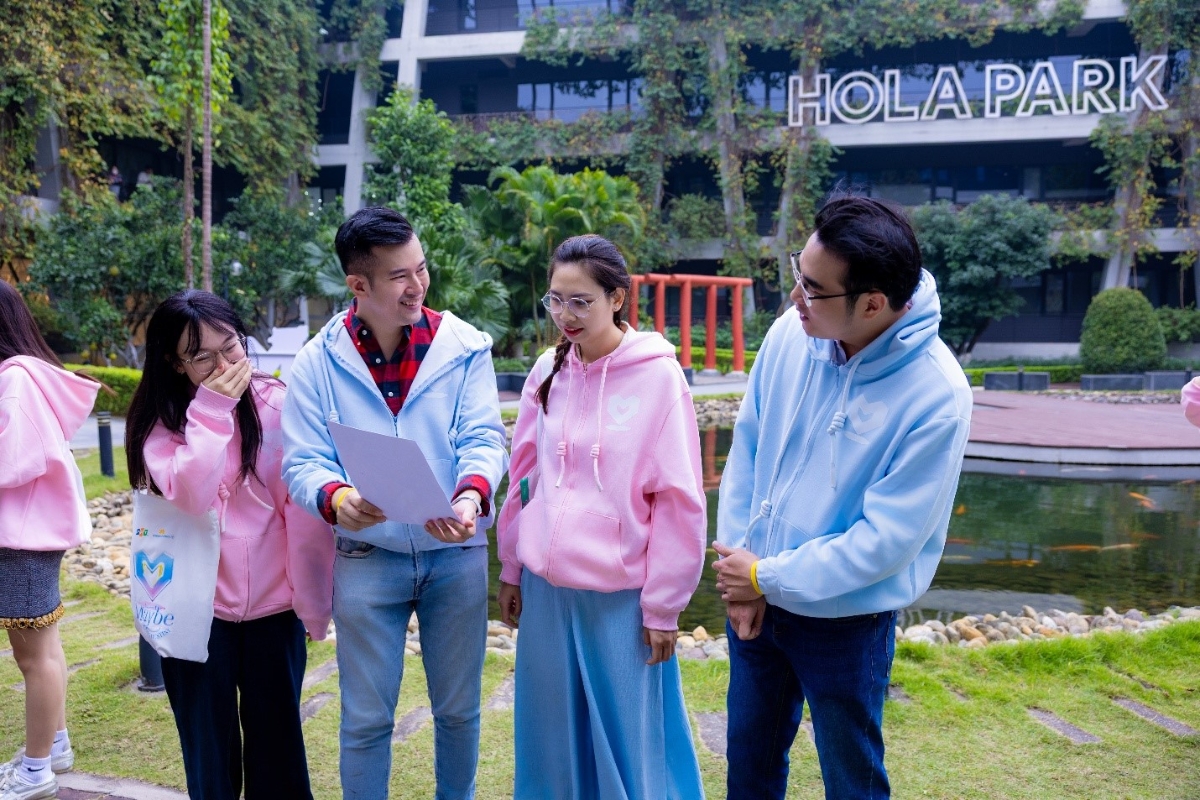 Môi trường làm việc hạnh là không gian nơi con người cảm thấy được gắn kết, được vui vẻ, được quan tâm một cách toàn diện cả về thể chất lẫn tinh thần.