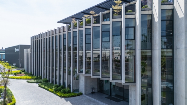 Khóa Huy Hoàng chuyển mình với nhà máy xanh chuẩn ESG