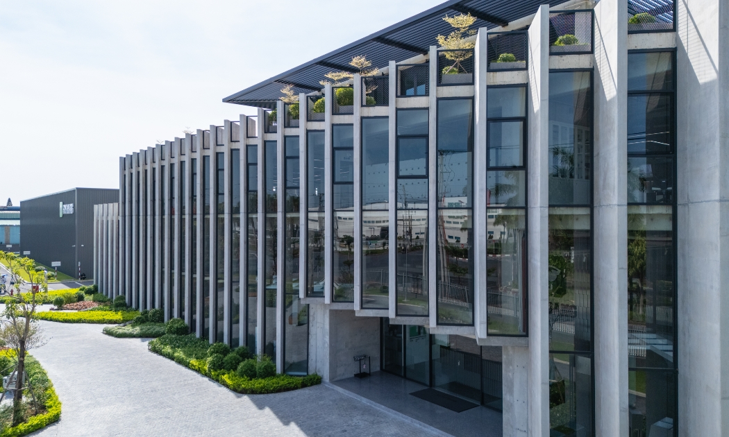 Khóa Huy Hoàng chuyển mình với nhà máy xanh chuẩn ESG