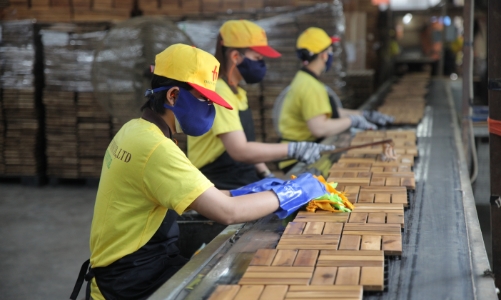 Gỗ Việt tìm động lực mới từ nguyên liệu bản địa và kinh doanh B2C