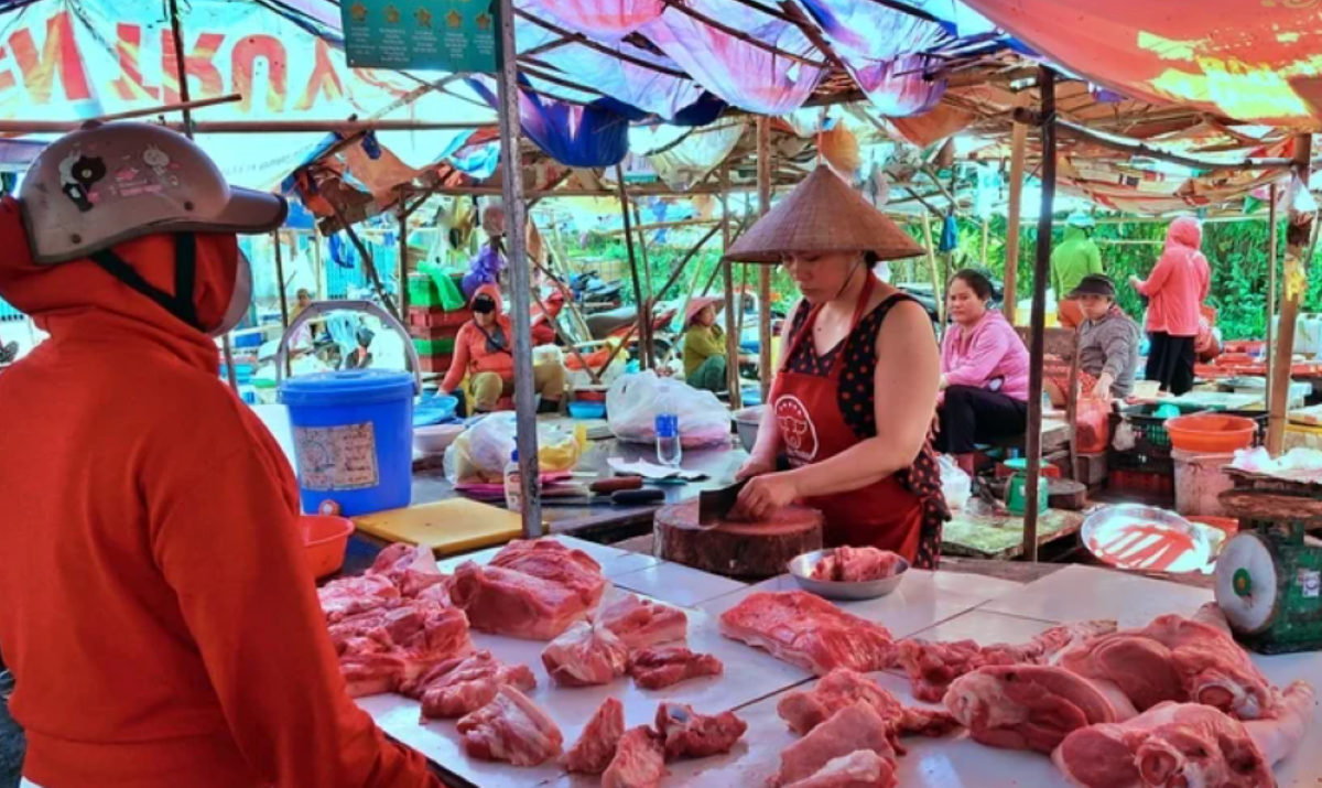 Thực phẩm bán ở chợ cần phải đảm bảo an toàn.