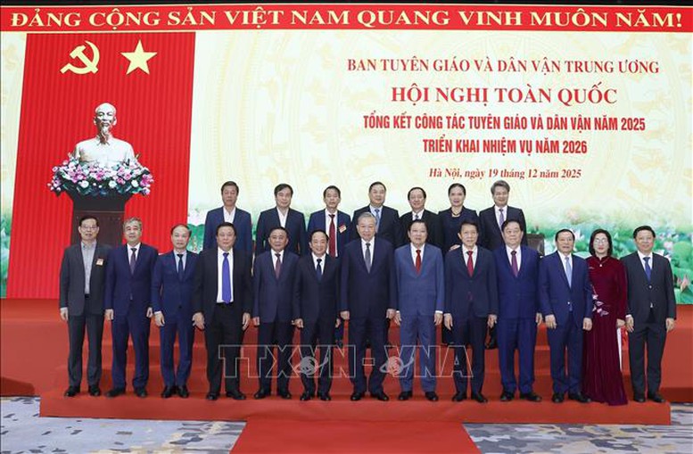 Tổng Bí thư Tô Lâm và các đại biểu - Ảnh: TTXVN