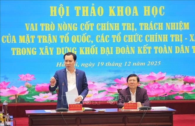 Hội thảo được tổ chức để thảo luận, cung cấp căn cứ khoa học và thực tiễn nhằm làm rõ cơ sở lý luận và thực tiễn về vai trò nòng cốt chính trị, trách nhiệm của Mặt trận Tổ quốc Việt Nam. Ảnh: TTXVN.