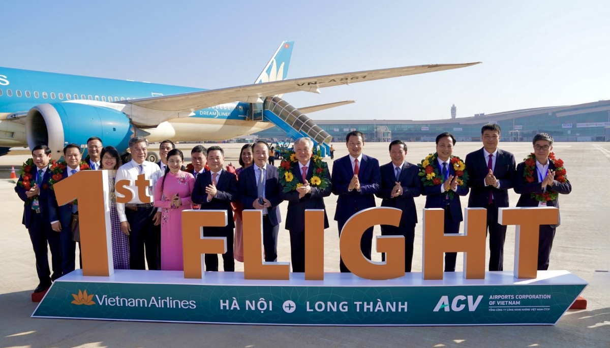 Nghi thức đón chuyến bay đầu tiên tại Cảng hàng không Quốc tế Long Thành.