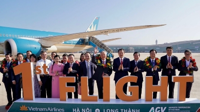 The first passenger flight lands at newly-inaugurated Long Thanh International Airport