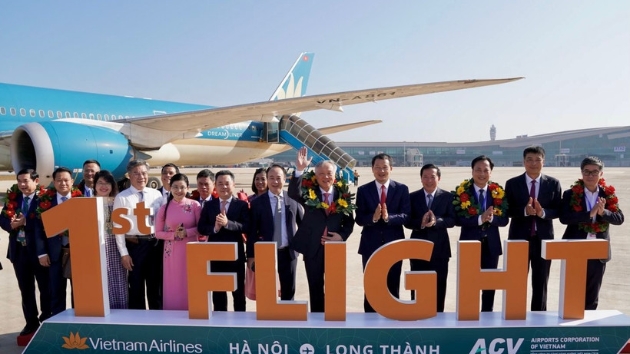 The first passenger flight lands at newly-inaugurated Long Thanh International Airport
