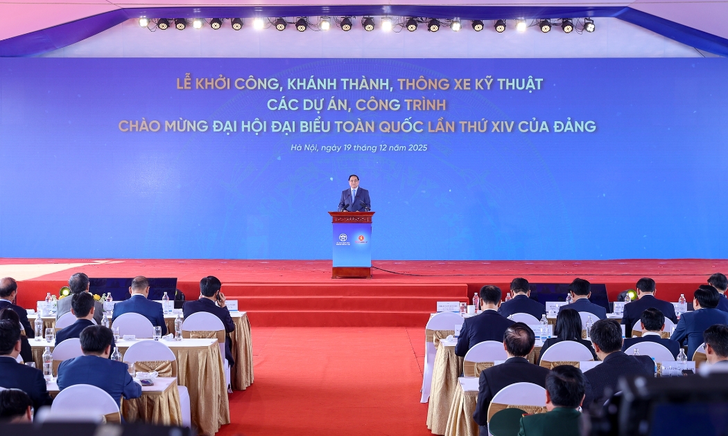 Thủ tướng Chính phủ Phạm Minh Chính phát biểu tại lễ khởi công, khánh thành, thông xe kỹ thuật 234 dự án, công trình chào mừng Đại hội đại biểu toàn quốc lần thứ XIV của Đảng. Ảnh: VGP.
