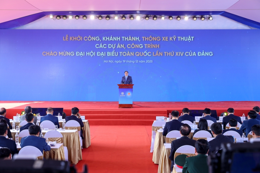 Thủ tướng Chính phủ Phạm Minh Chính phát biểu tại lễ khởi công, khánh thành, thông xe kỹ thuật 234 dự án, công trình chào mừng Đại hội đại biểu toàn quốc lần thứ XIV của Đảng. Ảnh: VGP.
