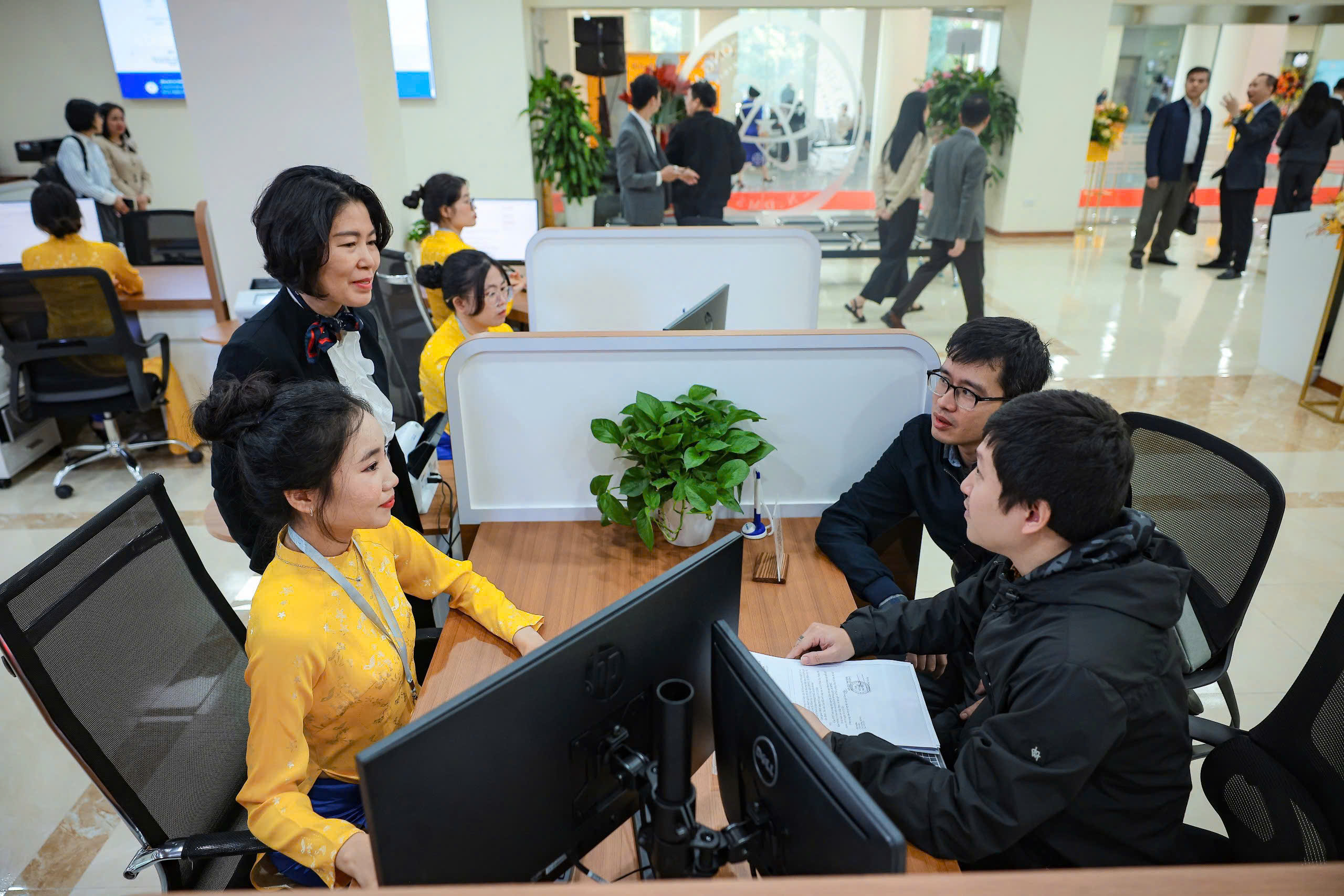 Bộ phận Một cửa của Bộ Khoa học và Công nghệ được tổ chức theo mô hình “một cửa tập trung”, thay cho cách tiếp cận phân tán theo từng đầu mối đơn vị chuyên môn như trước đây.