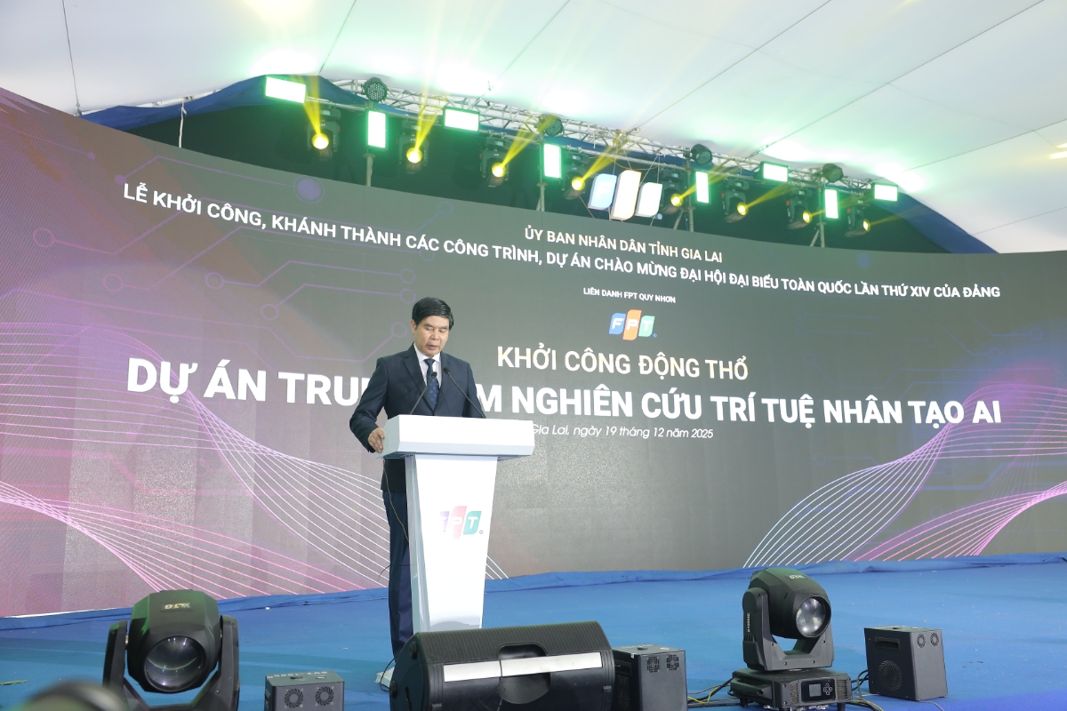 Phó Chủ tịch UBND tỉnh Gia Lai Lâm Hải Giang phát biểu tại Lễ Khởi công động thổ Dự án Trung tâm nghiên cứu trí tuệ nhân tạo AI.