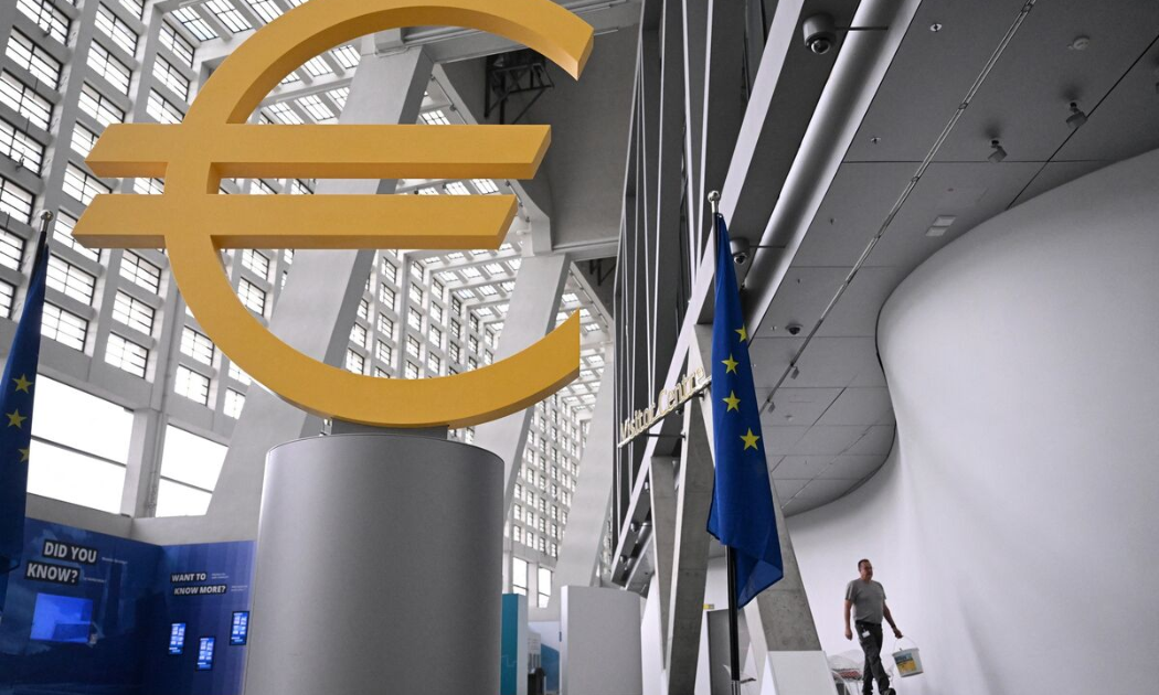 ECB giữ nguyên lãi suất, BOE giảm 0,25 điểm phần trăm