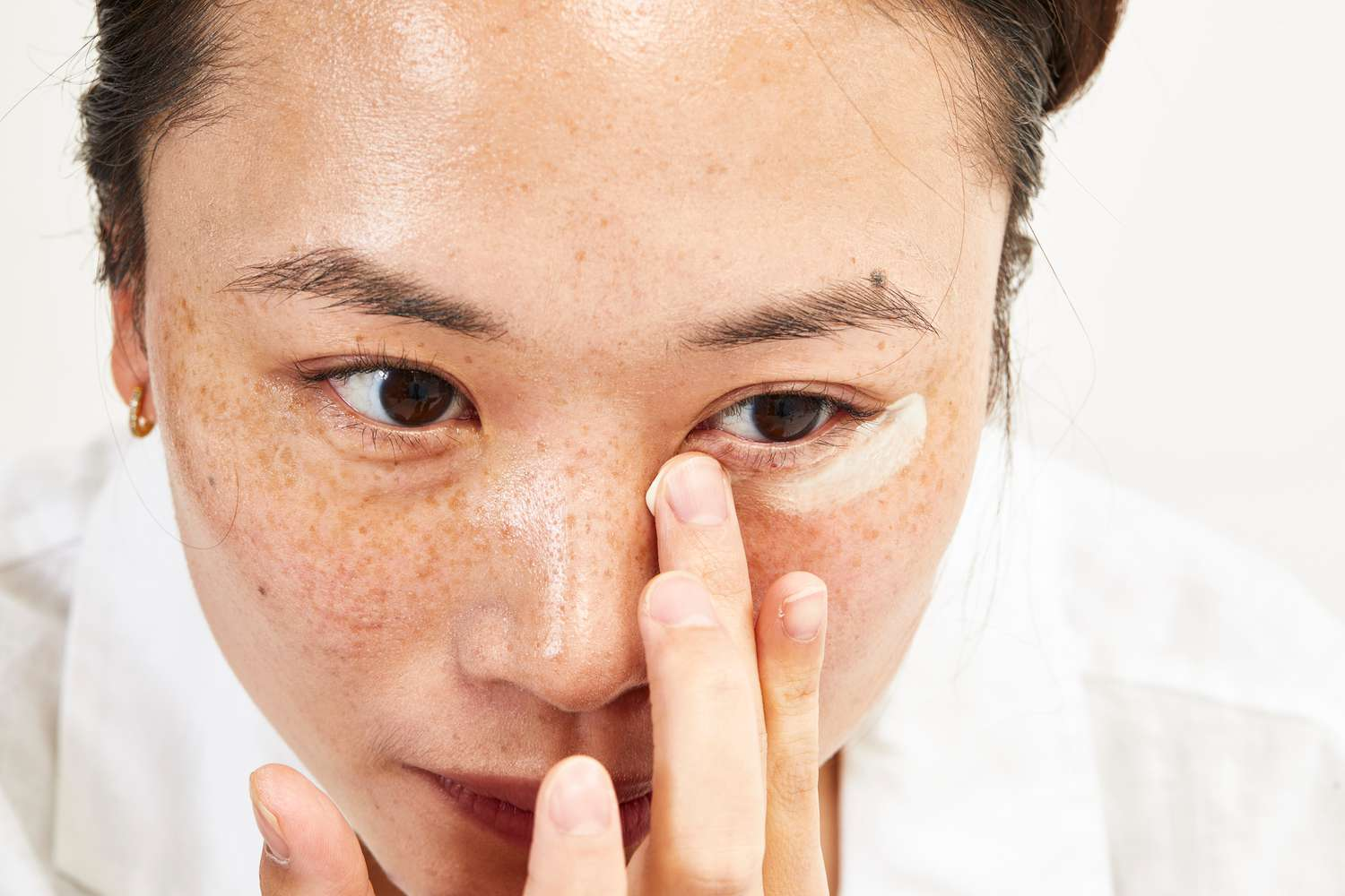 5 sản phẩm serum mắt như một bước điều trị chuyên sâu