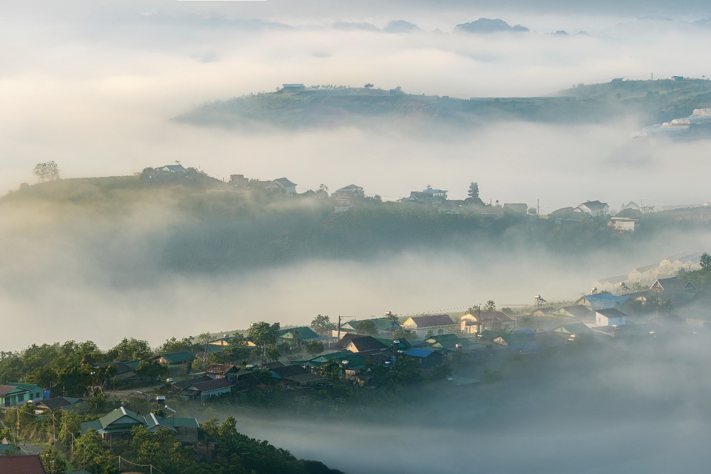 Đà Lạt trở thành phủ phủ du lịch, thu hút khách trong nước và quốc tế.