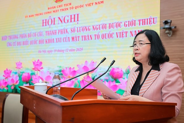 Bà Bùi Thị Minh Hoài, Ủy viên Bộ Chính trị, Bí thư Trung ương Đảng, Chủ tịch Uỷ ban Trung ương Mặt trận Tổ quốc Việt Nam, Phó Chủ tịch Hội đồng bầu cử quốc gia, Trưởng Ban chỉ đạo công tác bầu cử của Ủy ban Trung ương Mặt trận Tổ quốc Việt Nam phát biểu khai mạc Hội nghị.&nbsp; Ảnh: Mặt trận.