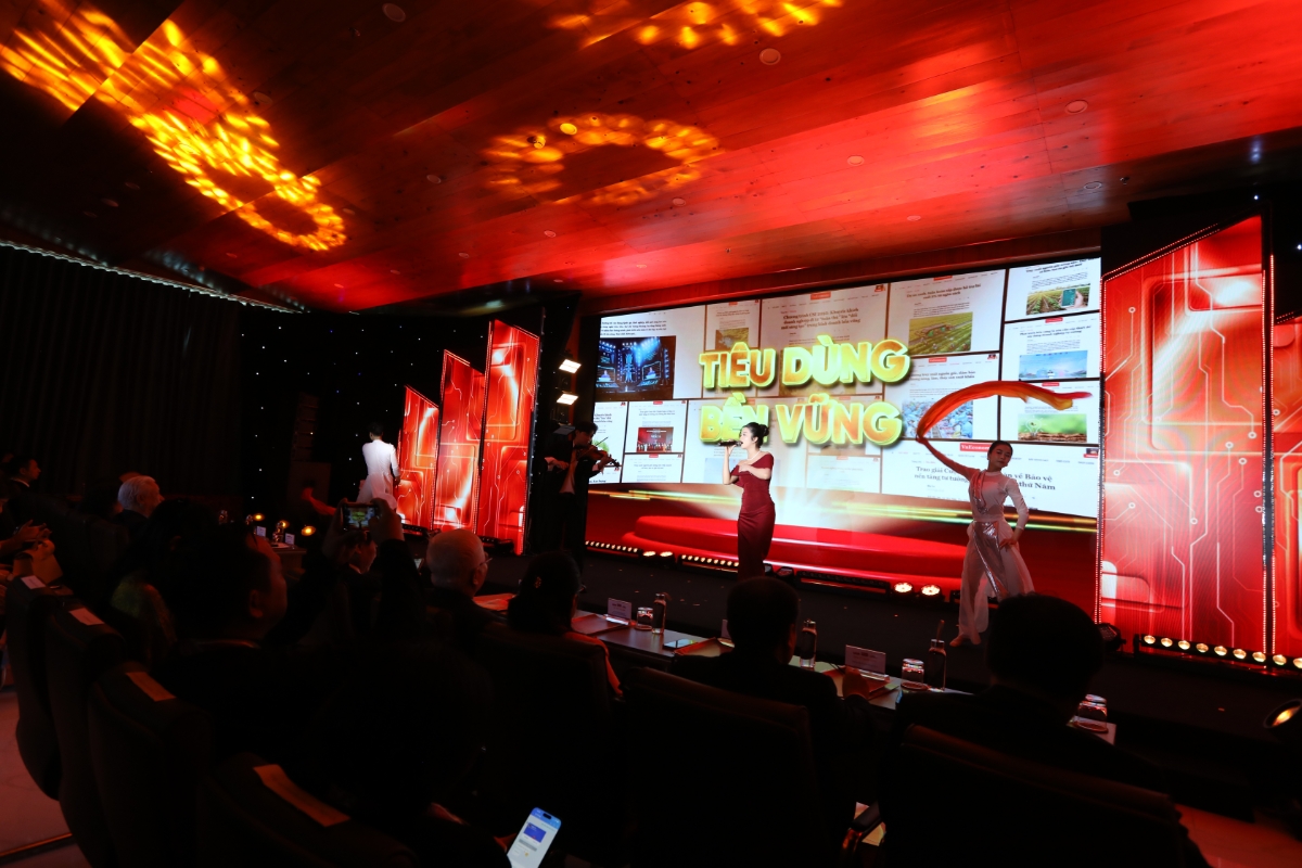 Tiết mục nghệ thuật chào mừng.