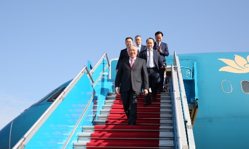 Phó Thủ tướng Nguyễn Hòa Bình đáp chuyến bay đầu tiên tại sân bay Long Thành