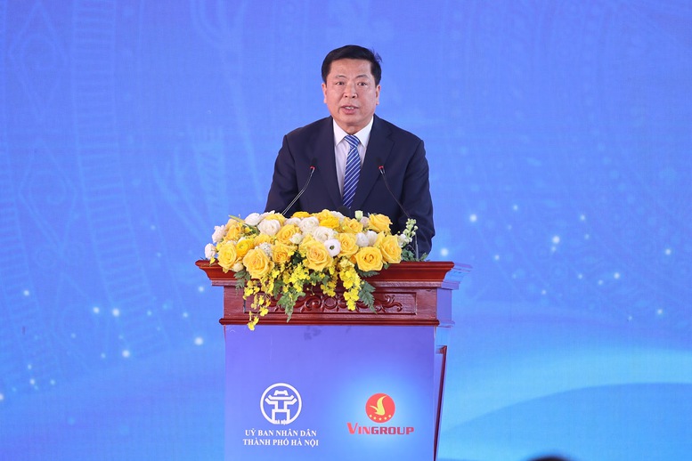 Bộ trưởng Bộ Xây dựng Trần Hồng Minh phát biểu về công tác đầu tư xây dựng. Ảnh: VGP