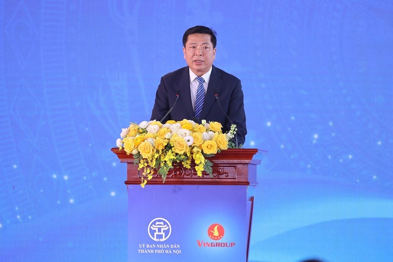 Bộ trưởng Bộ Xây dựng Trần Hồng Minh phát biểu về công tác đầu tư xây dựng. Ảnh: VGP