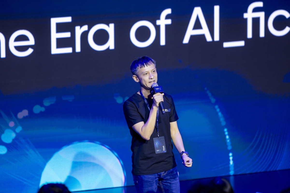 Ông Nguyễn Minh Tú, Giám đốc công nghệ của Zalo, chia sẻ tại Zalo AI Summit 2025.  