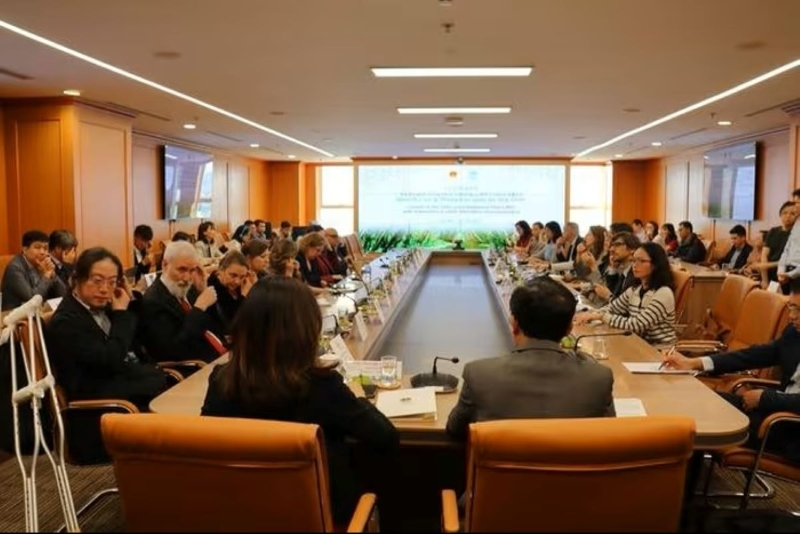 Quang cảnh cuộc họp.