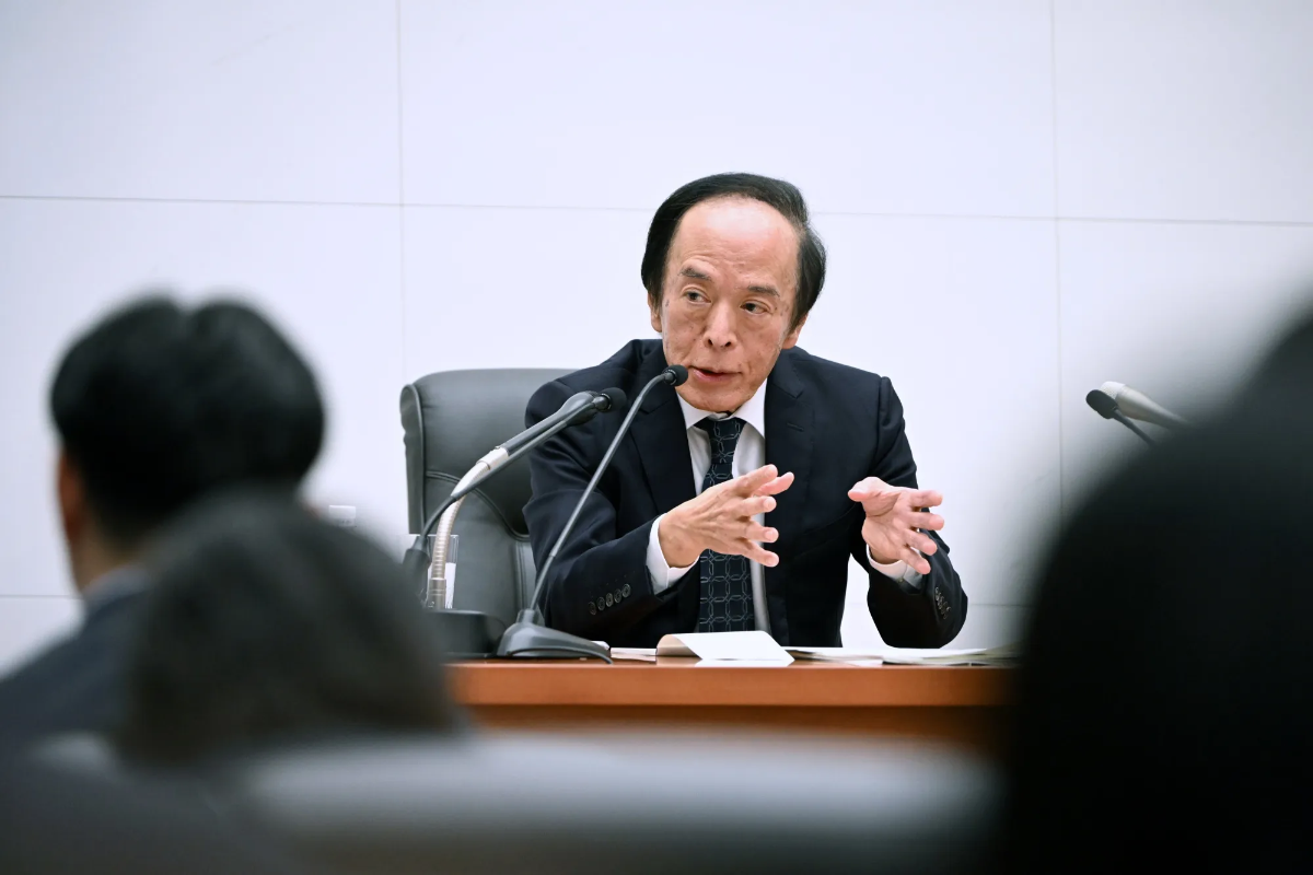 Thống đốc Ngân hàng Trung ương Nhật Bản (BOJ) Kazuo Ueda tại cuộc họp báo sau cuộc họp chính sách tiền tệ ngày 19/12/2025 - Ảnh: Bloomberg.