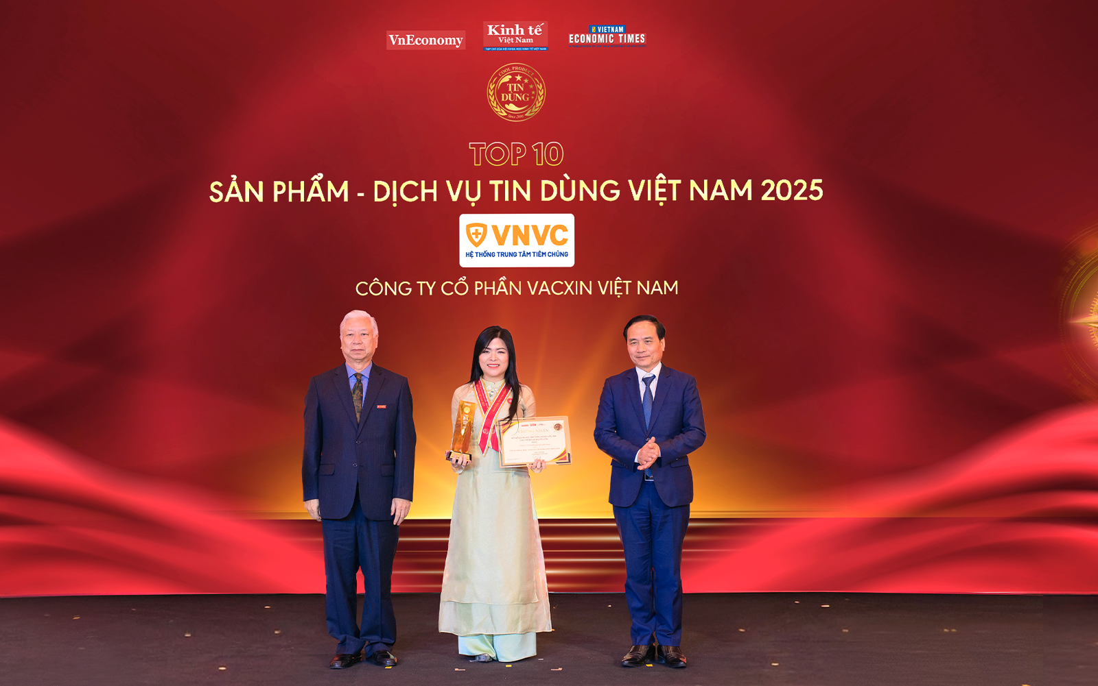 Hệ thống Tiêm chủng VNVC được vinh danh trong Top 10 Sản phẩm - Dịch vụ tin dùng Việt Nam 2025. Ảnh: BTC.
