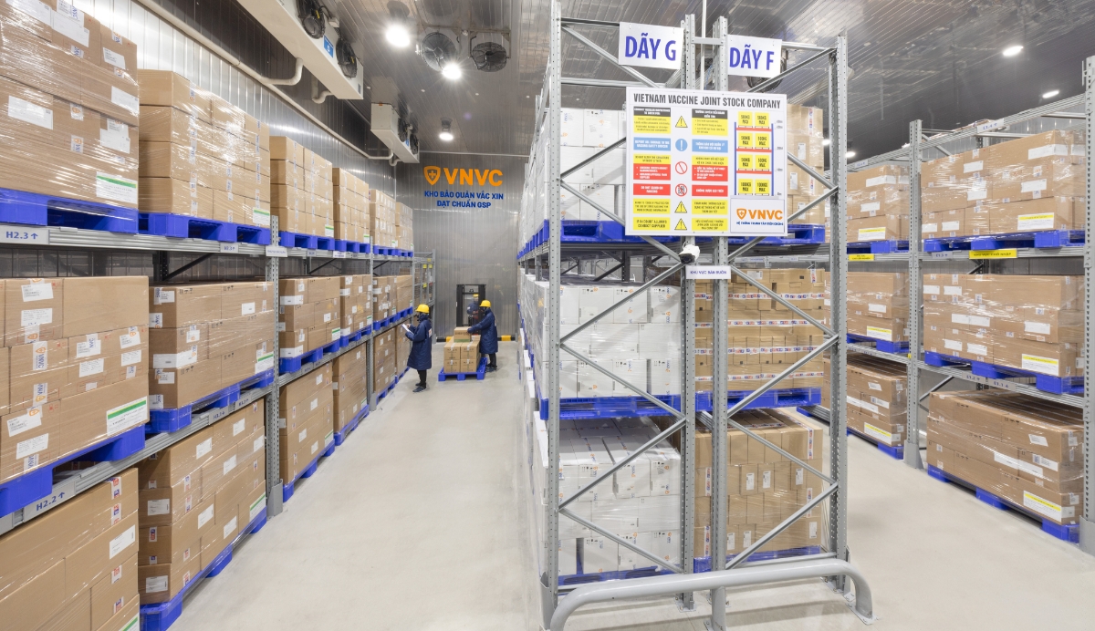 Hệ thống kho lạnh lớn bảo quản vắc xin đạt chuẩn GSP theo tiêu chuẩn quốc tế của VNVC. Ảnh: Mộc Thảo.