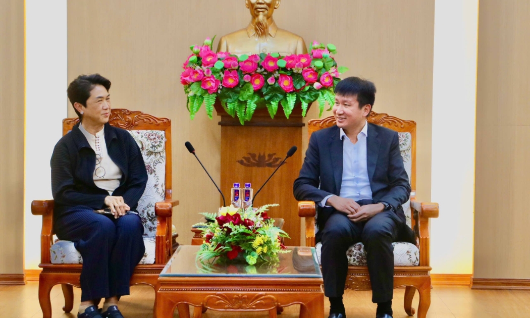 Ông Trần Huy Tuấn, Chủ tịch UBND tỉnh Ninh Bình tiếp và làm việc với bà Somhatai Panichewa, Tổng Giám đốc điều hành Amata Việt Nam