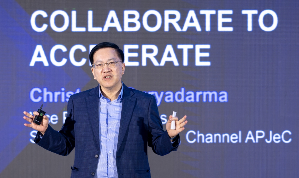 Ông&nbsp;Christanto Surỷadarma phát biểu.