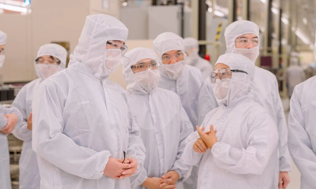Bộ Khoa học và Công nghệ đề nghị Intel mở rộng hoạt động đóng gói, kiểm thử chip tại Việt Nam