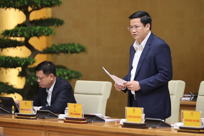 Đại diện Bộ Tài chính phát biểu tại Phiên họp - Ảnh: VGP