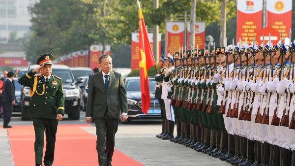 Quân đội nhân dân vững bước dưới cờ Đảng quang vinh