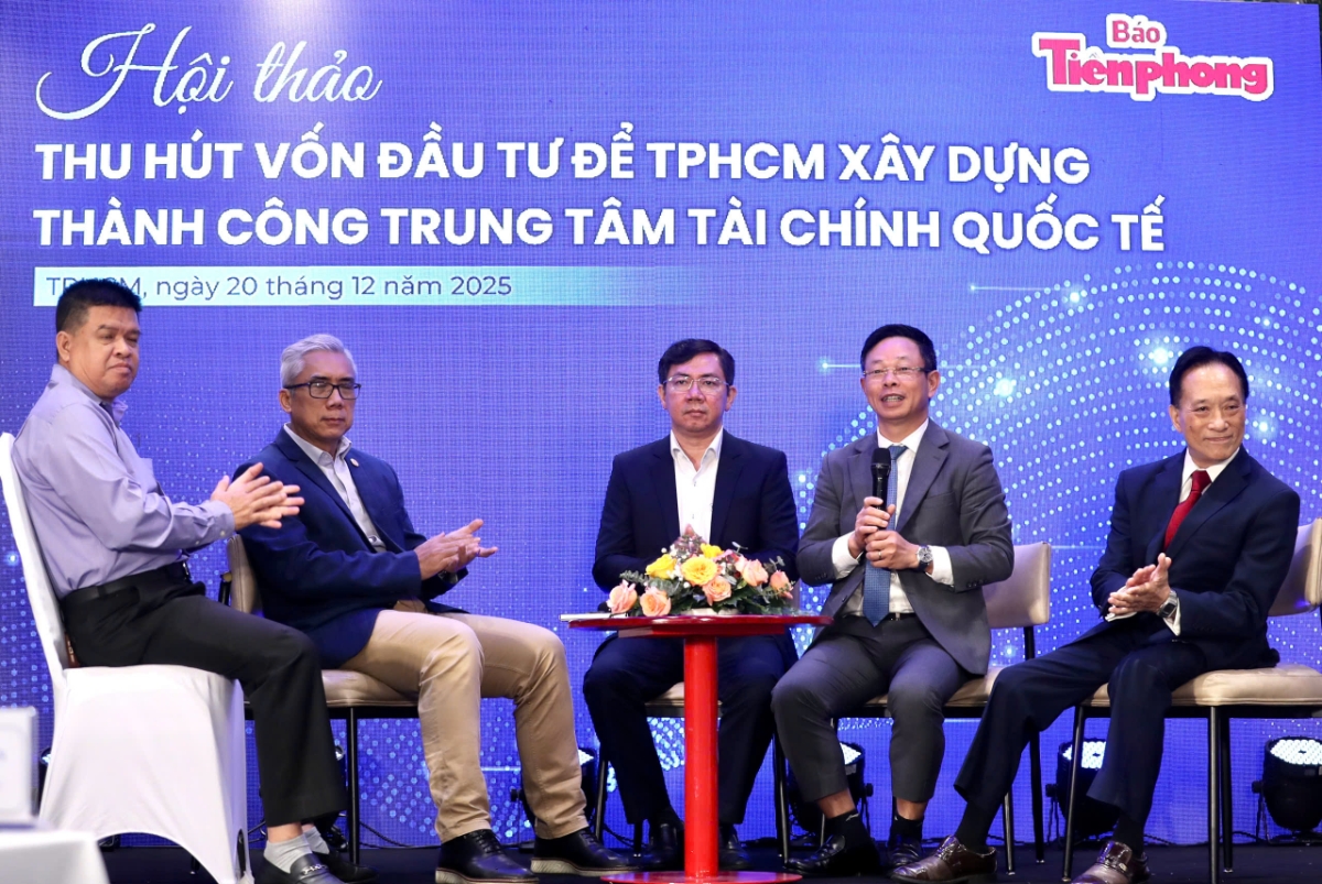 Các chuyên gia kinh tế tại hội thảo “Thu hút vốn đầu tư nước ngoài để TP. Hồ Chí Minh xây dựng thành công Trung tâm Tài chính quốc tế”, ngày 20/12.