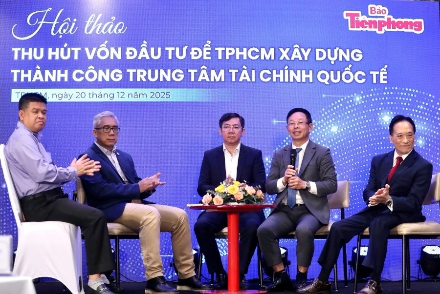 Các chuyên gia kinh tế tại hội thảo “Thu hút vốn đầu tư nước ngoài để TP. Hồ Chí Minh xây dựng thành công Trung tâm Tài chính quốc tế”, ngày 20/12.