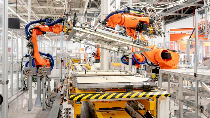 <i>Seat-Cupra vừa khánh thành nhà máy lắp ráp pin tại Barcelona. Ảnh: FT.</i>