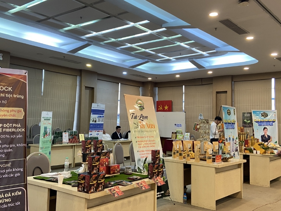 Nhiều dự án khởi nghiệp được trình diễn tại sự kiện.